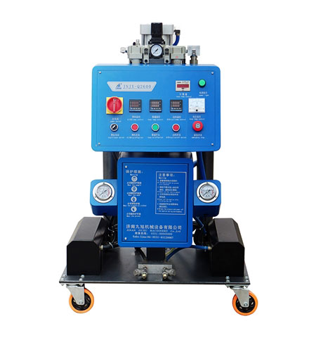 聚氨酯噴涂冷藏車(chē)保溫設備(圖1) JNJXQ2600聚氨酯噴涂冷藏車(chē)保溫