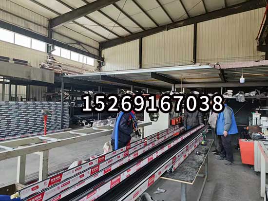 鋁型材發(fā)泡設備(圖5) T40D中間打孔的鋁型材發(fā)泡設備案例